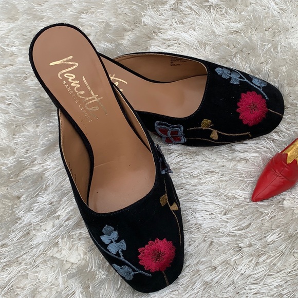 Shoes - NANETTE LEPORE black  embroidered “PEGGY”  mule size 8 NWOT no …